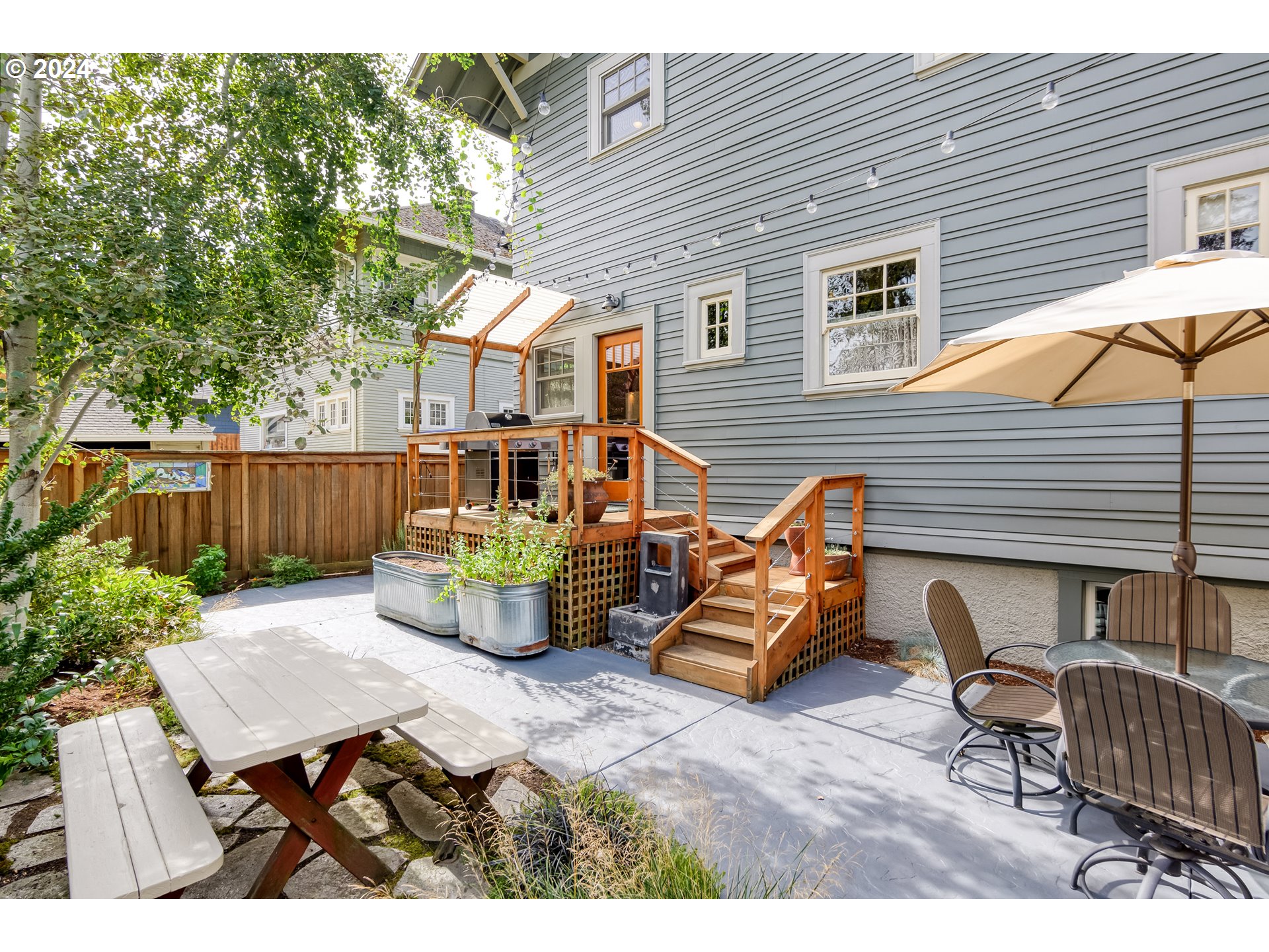 2400 NE 25TH AVE