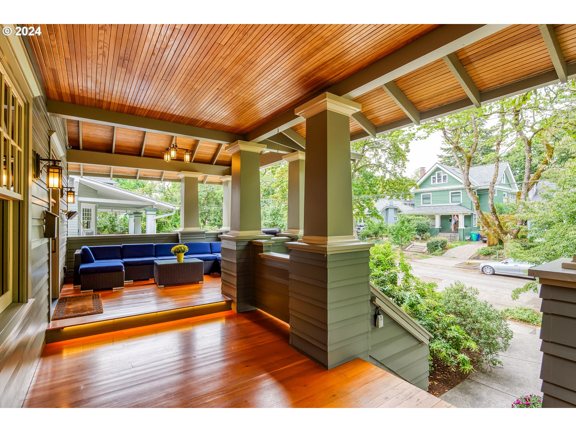 2400 NE 25TH AVE