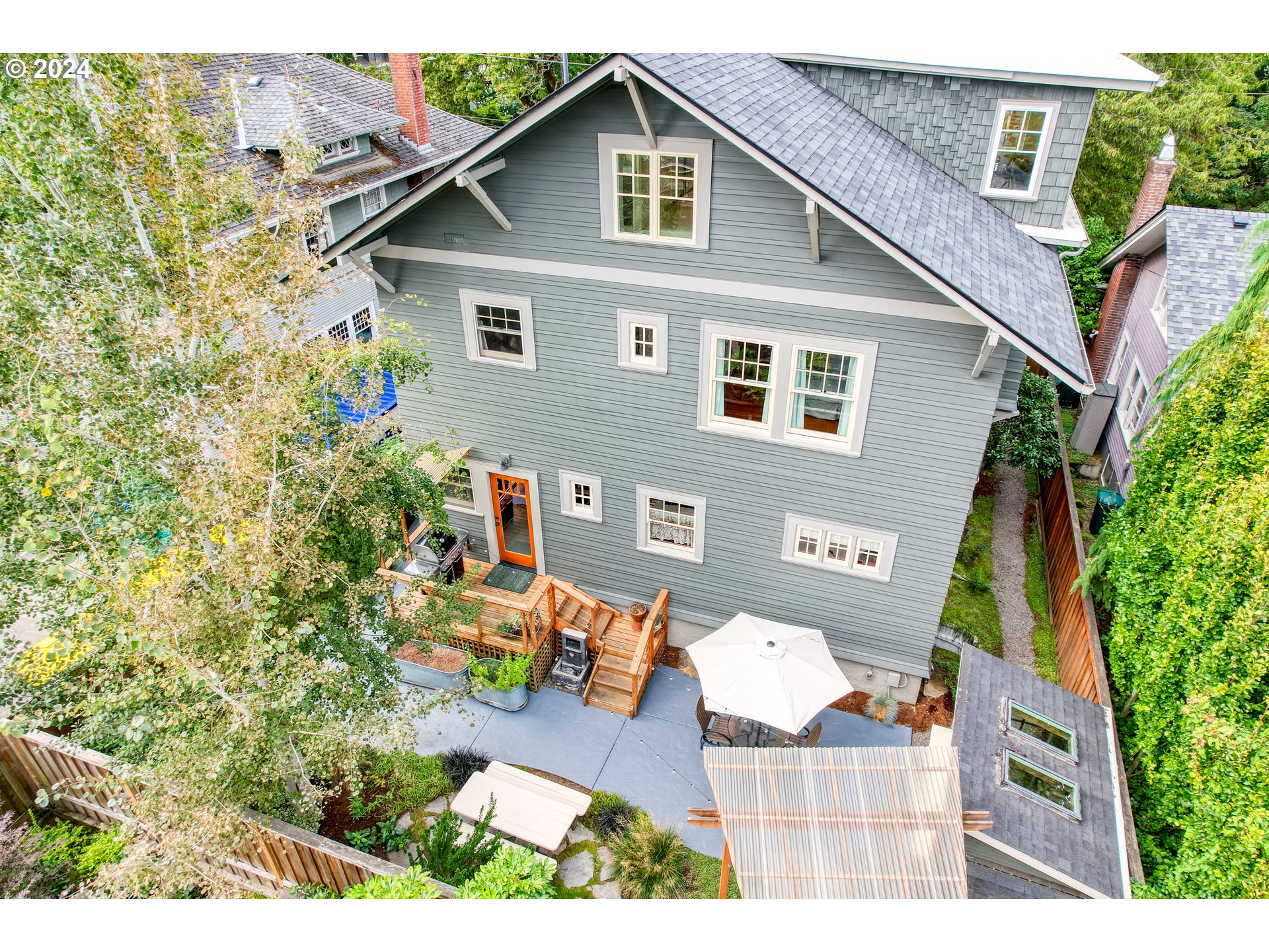 2400 NE 25TH AVE