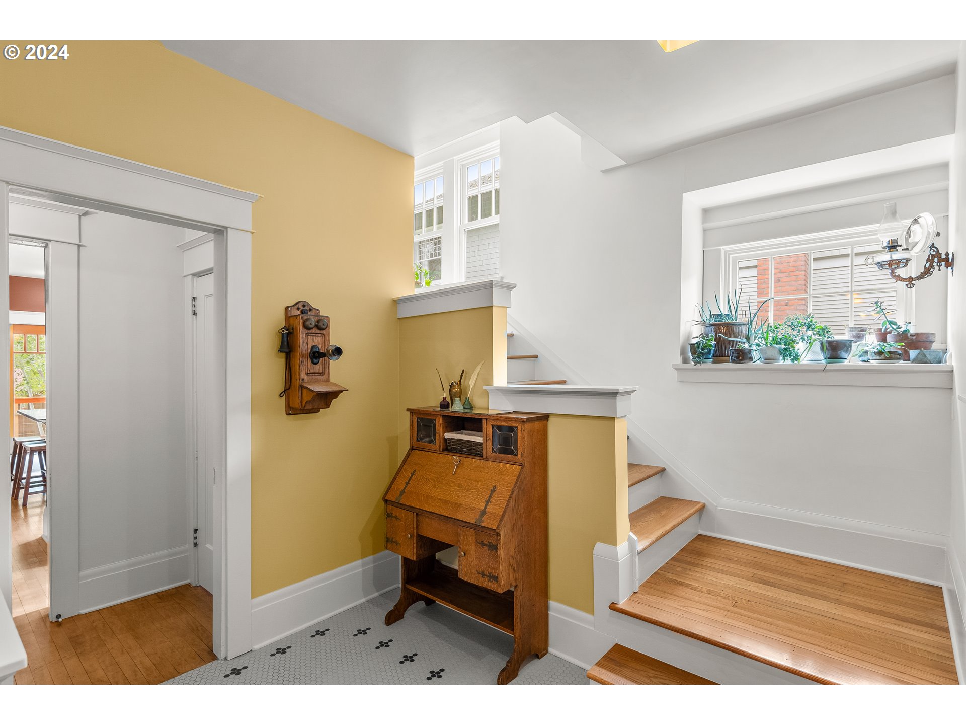 2400 NE 25TH AVE