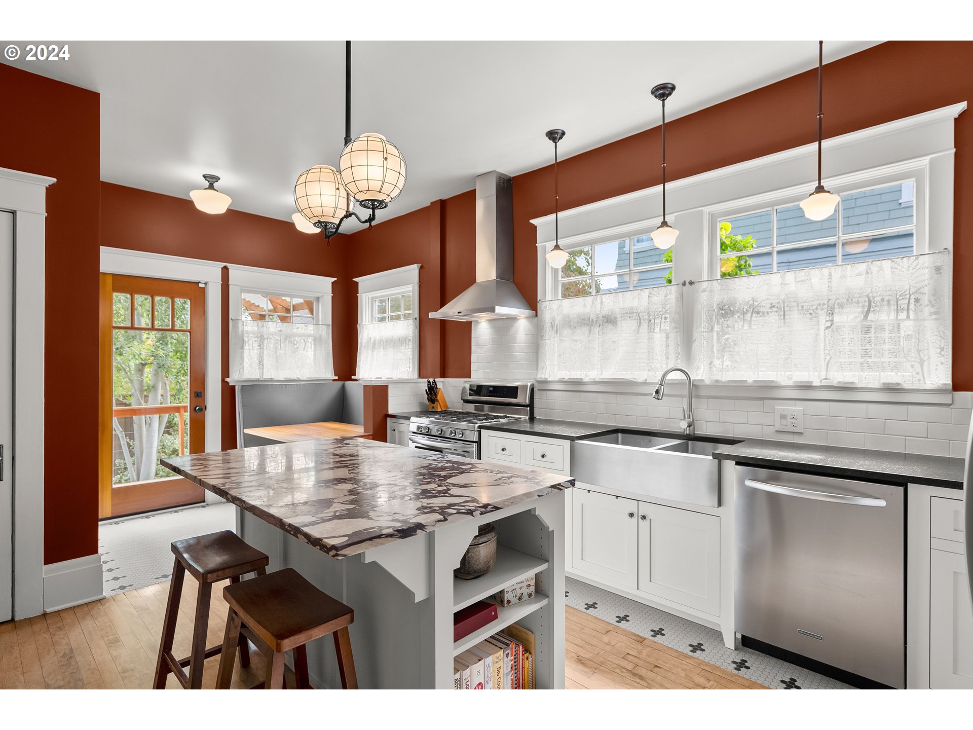 2400 NE 25TH AVE