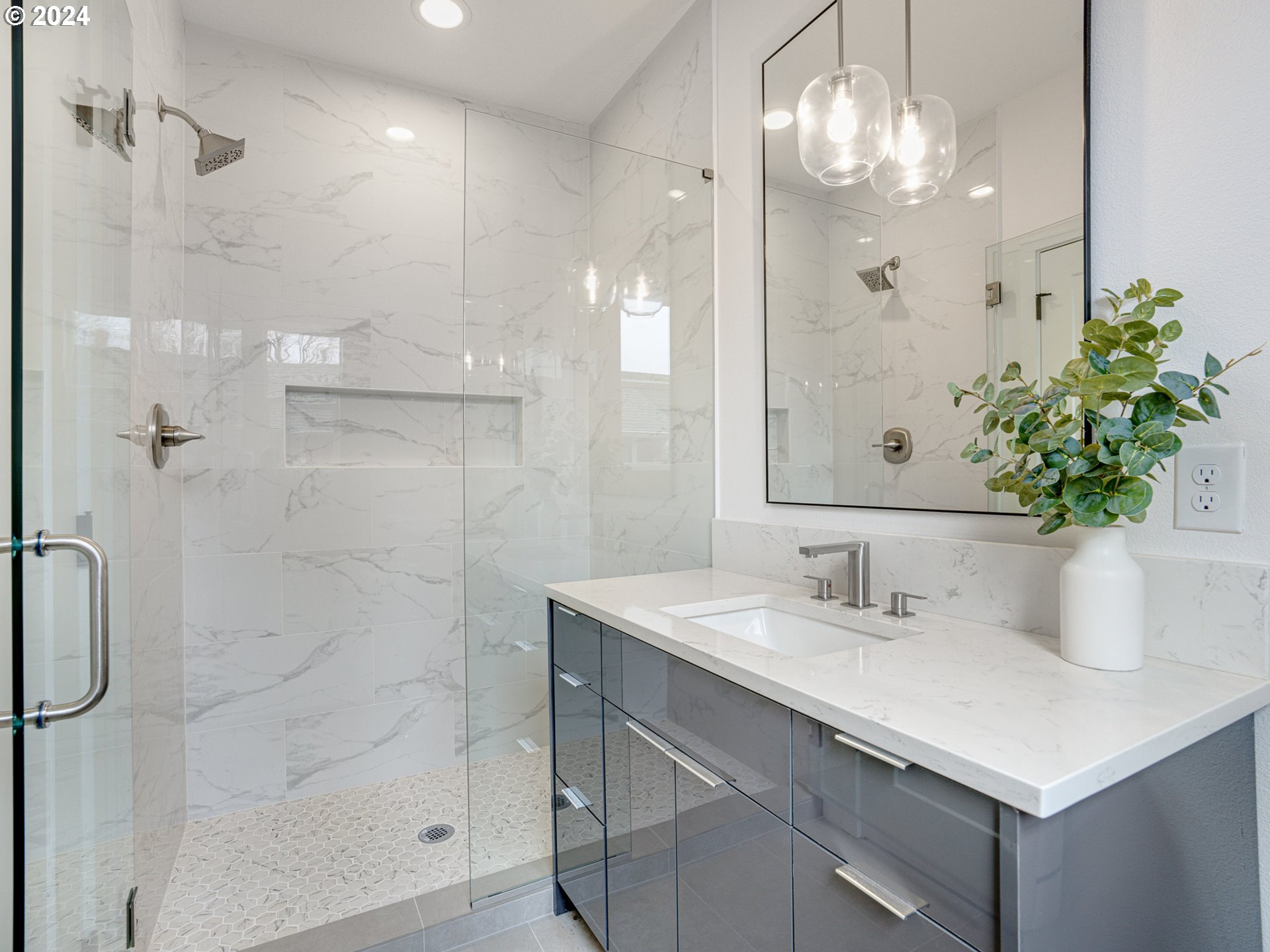 5926 N Michigan AVE 2