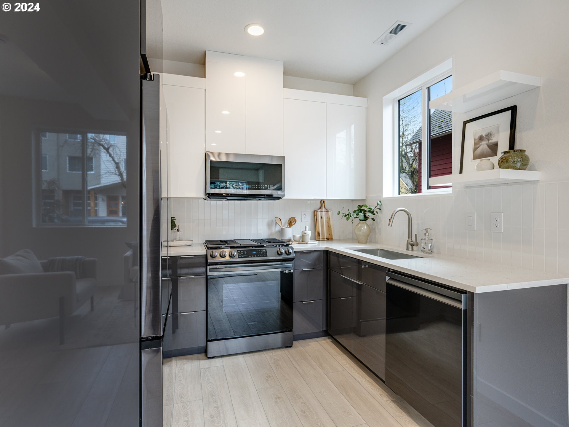 5926 N Michigan AVE 2