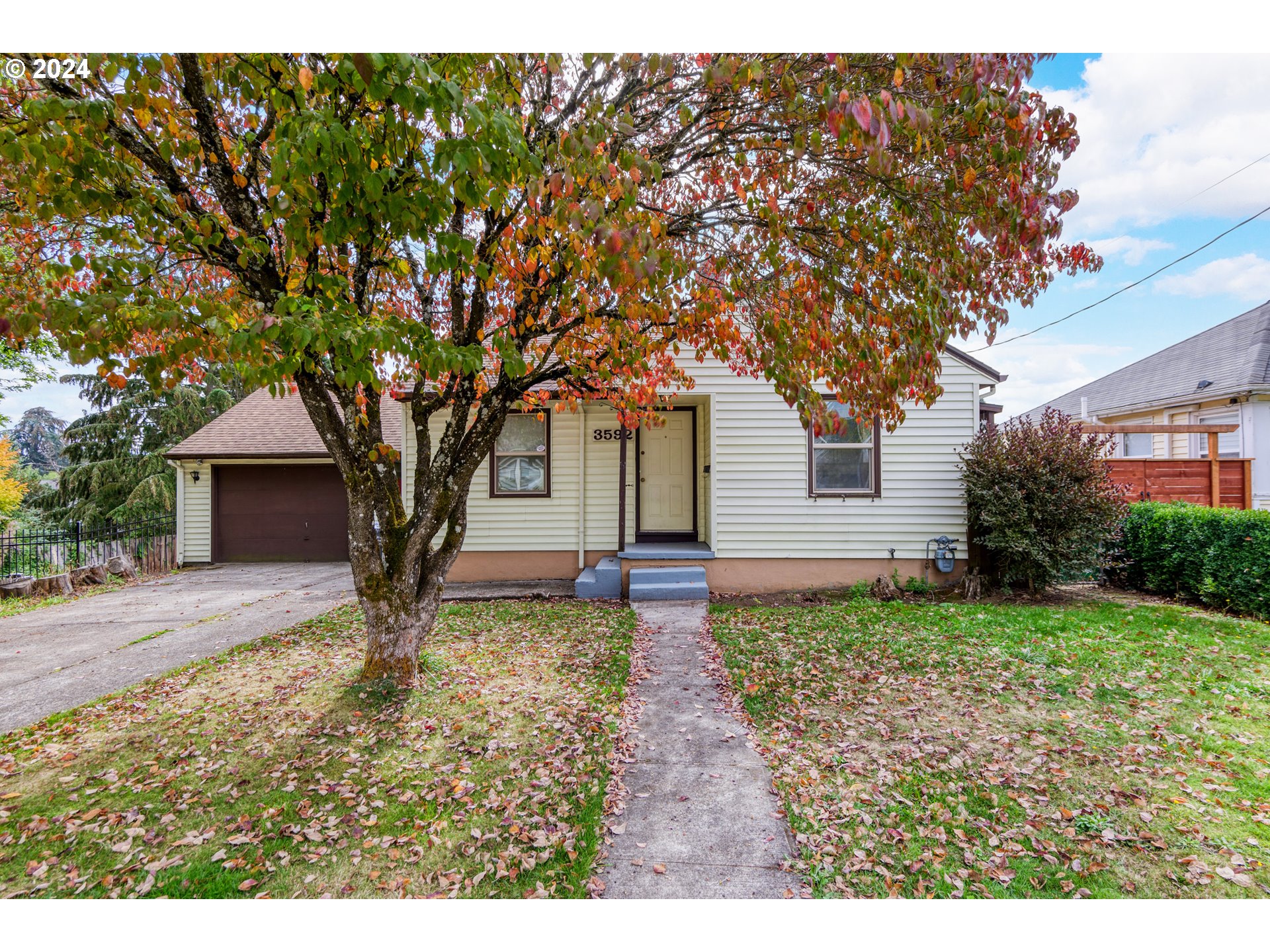 3592 SE GLADSTONE ST