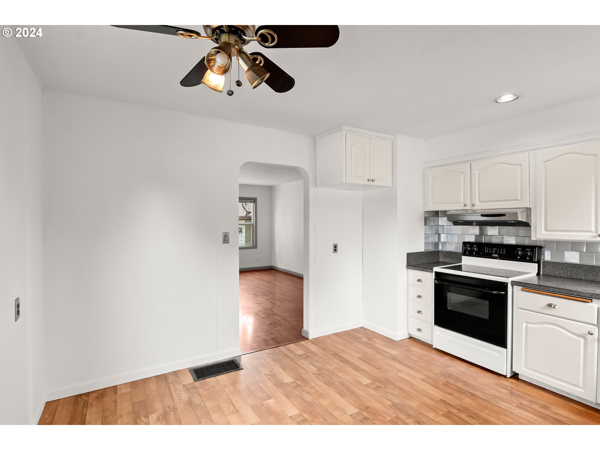 3592 SE GLADSTONE ST