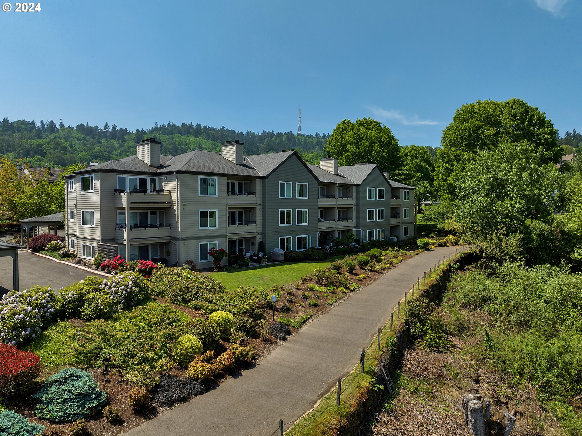 5110 S LANDING DR 106