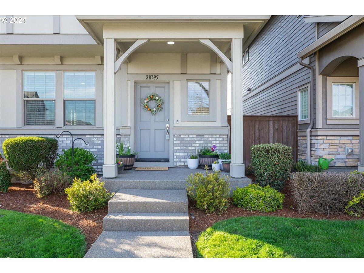 28395 SW VILLEBOIS DR N