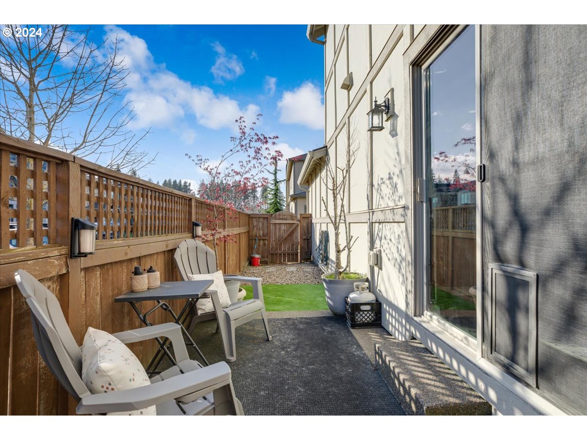 28395 SW VILLEBOIS DR N