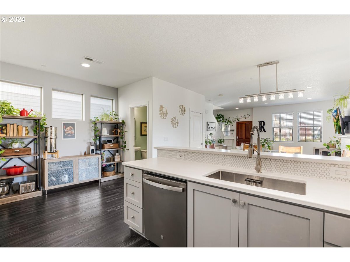 28395 SW VILLEBOIS DR N