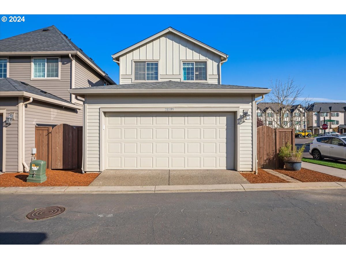 28395 SW VILLEBOIS DR N