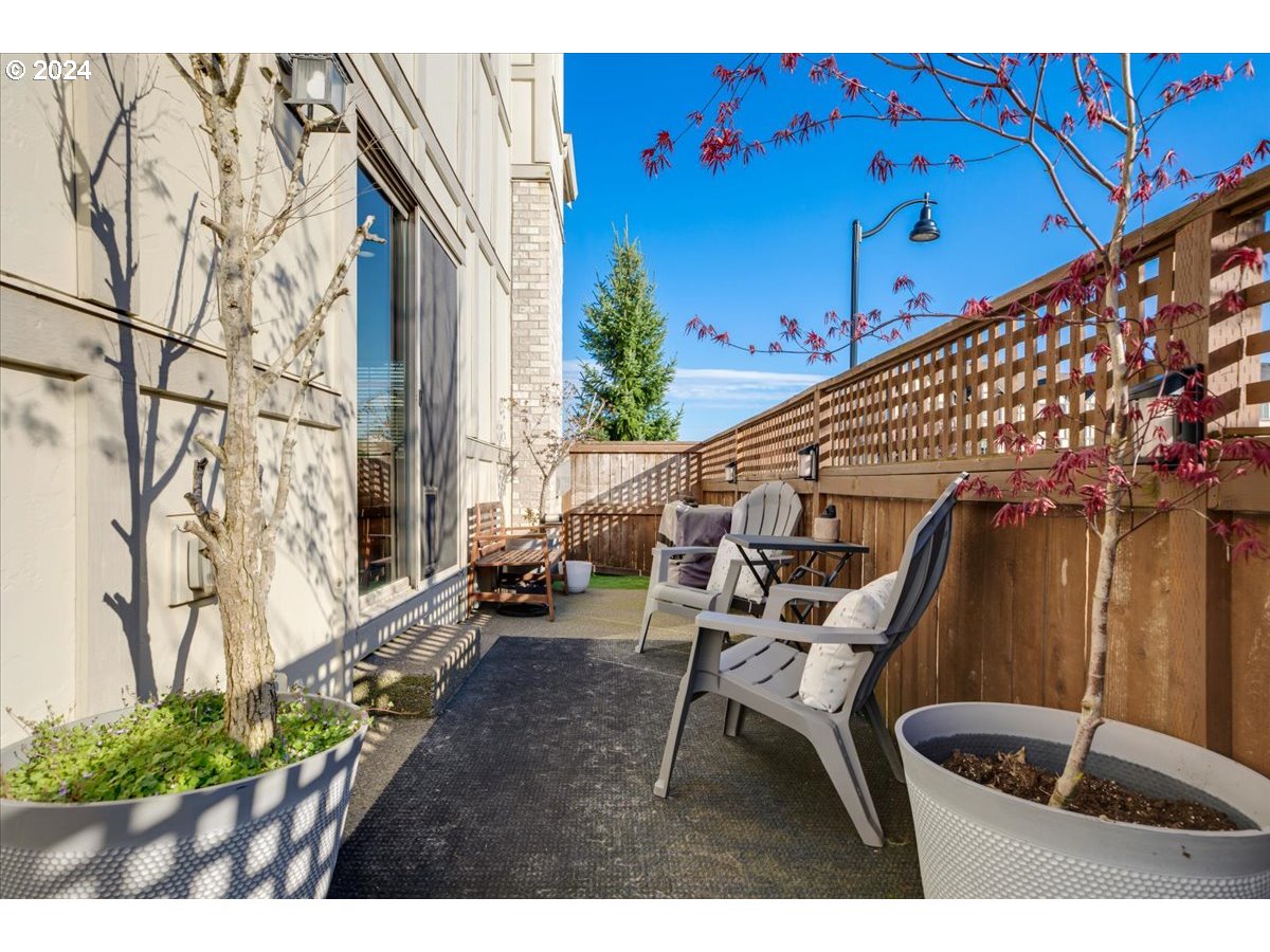 28395 SW VILLEBOIS DR N