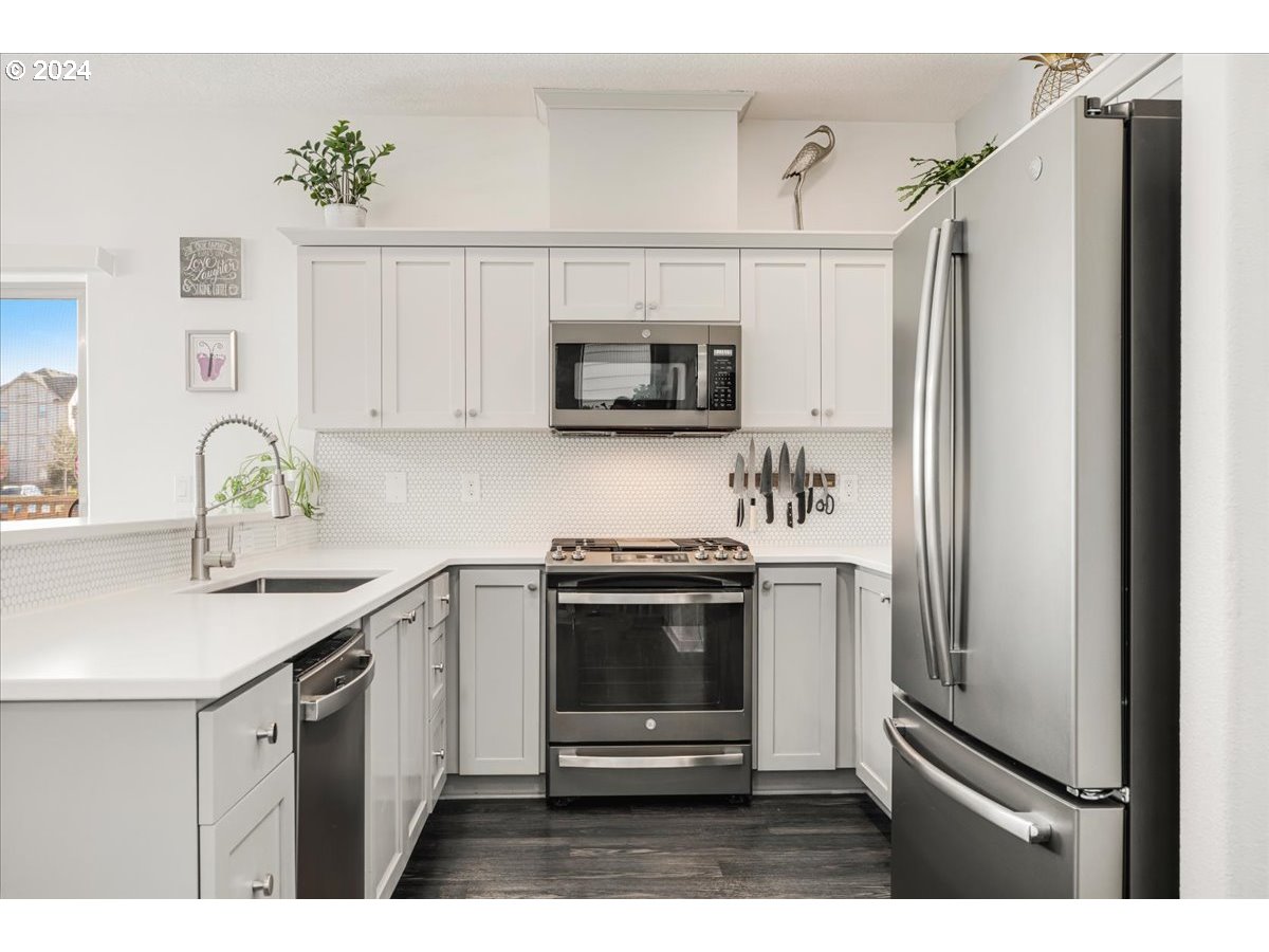 28395 SW VILLEBOIS DR N