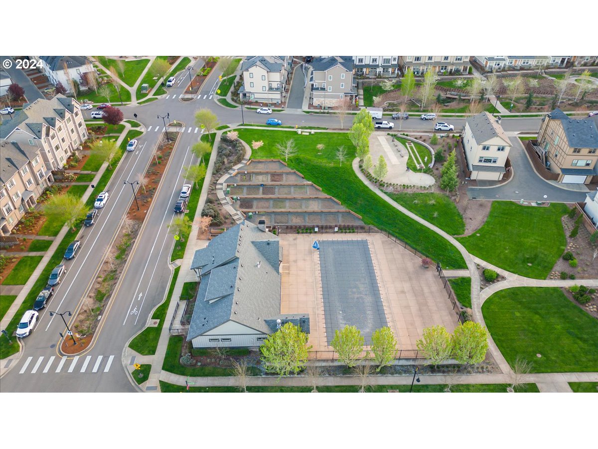 28395 SW VILLEBOIS DR N