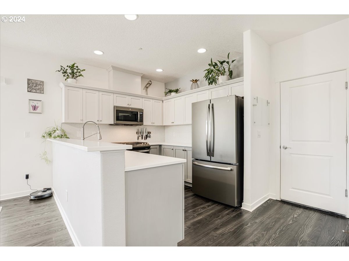 28395 SW VILLEBOIS DR N