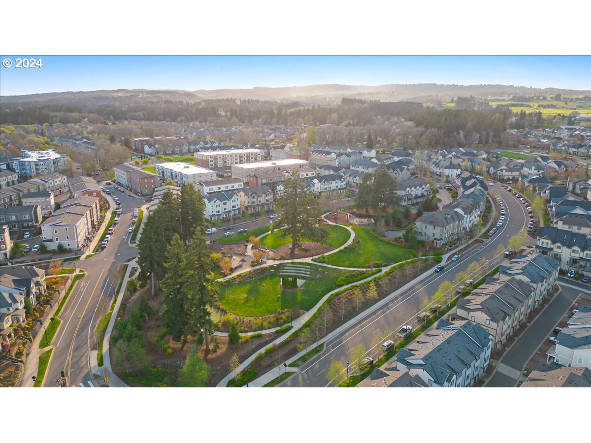 28395 SW VILLEBOIS DR N