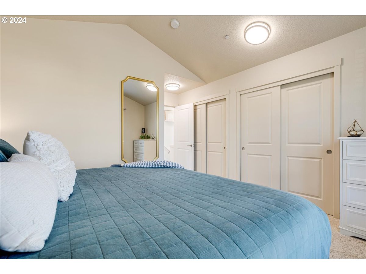 28395 SW VILLEBOIS DR N