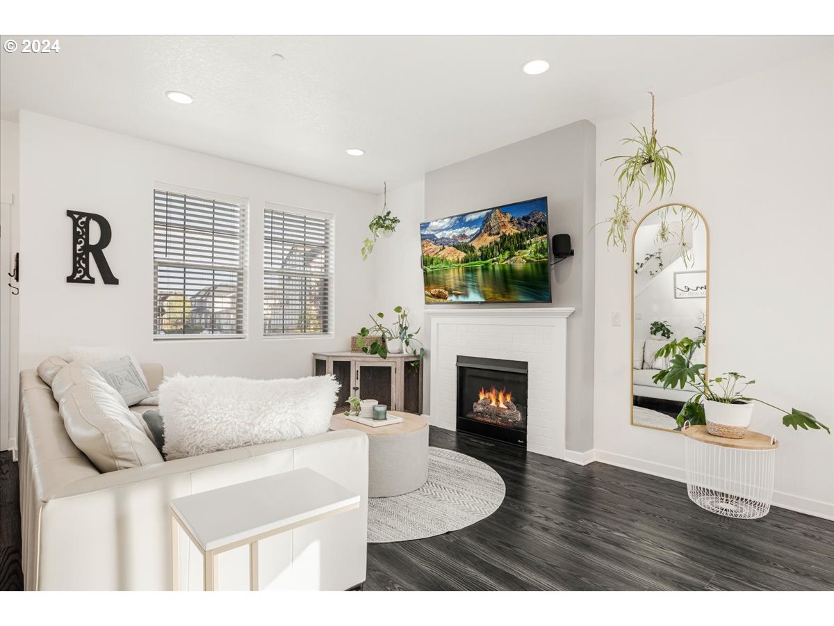 28395 SW VILLEBOIS DR N