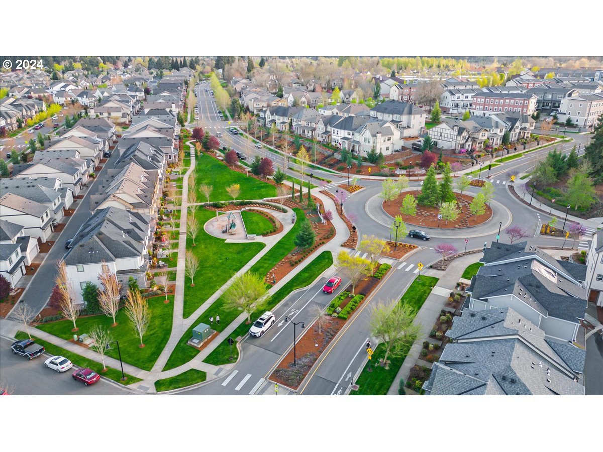 28395 SW VILLEBOIS DR N