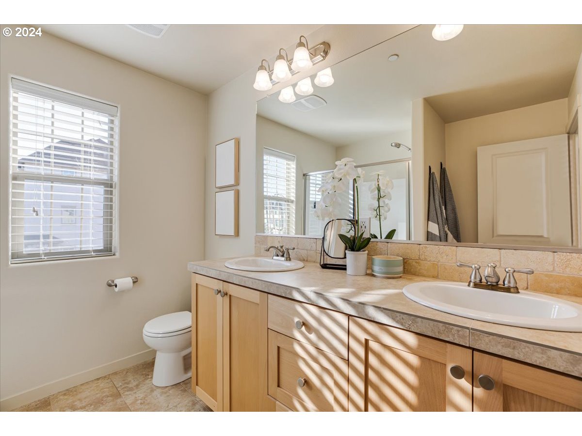 28395 SW VILLEBOIS DR N