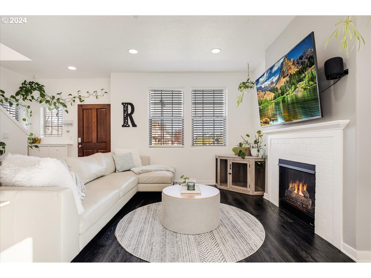 28395 SW VILLEBOIS DR N