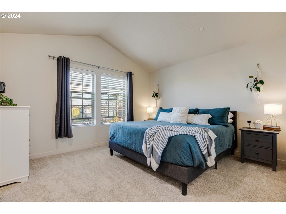 28395 SW VILLEBOIS DR N