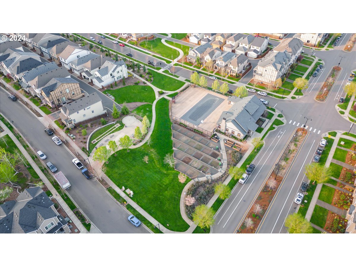 28395 SW VILLEBOIS DR N