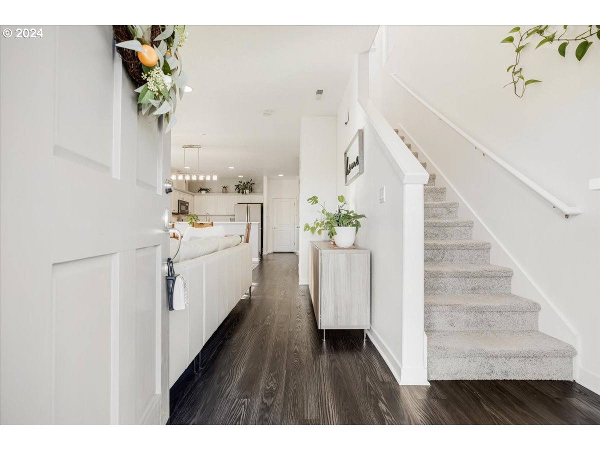 28395 SW VILLEBOIS DR N