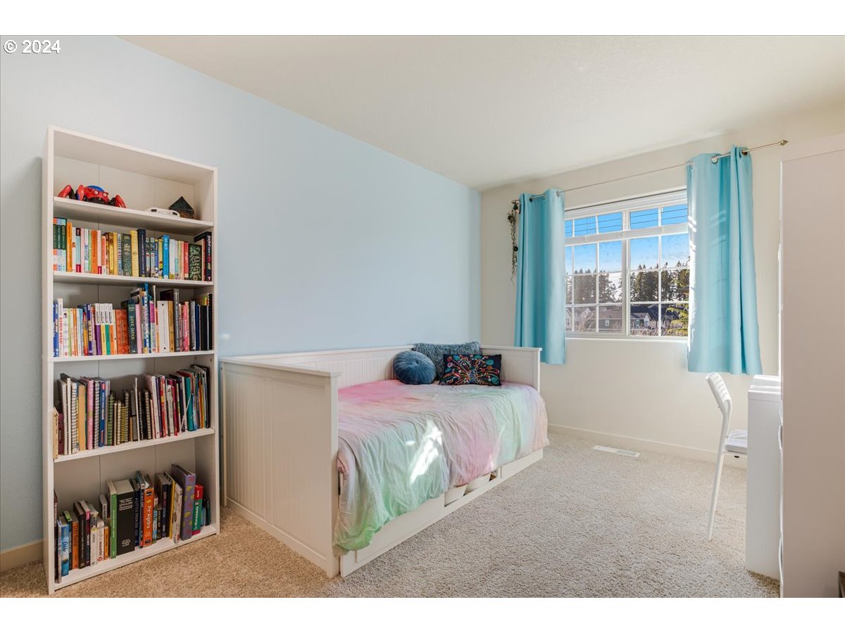 28395 SW VILLEBOIS DR N