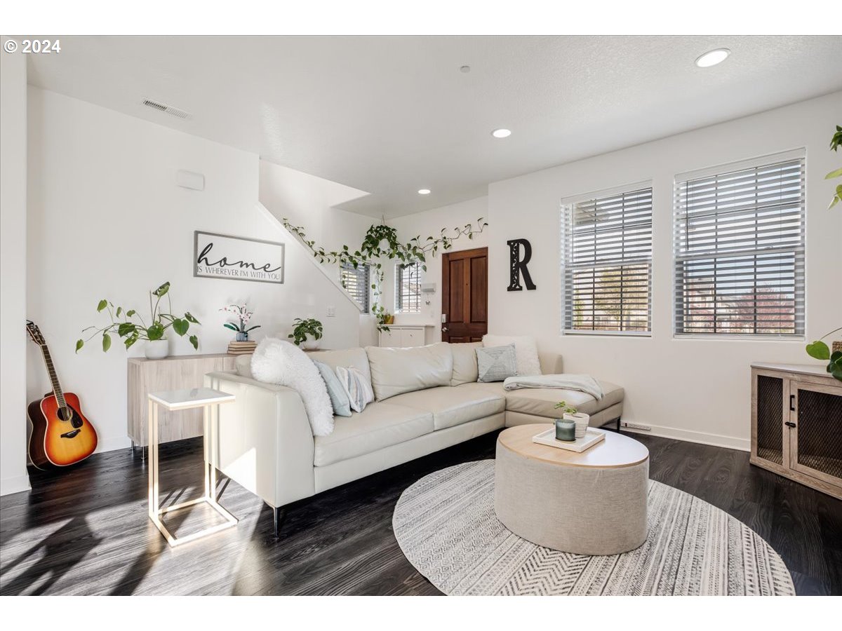 28395 SW VILLEBOIS DR N