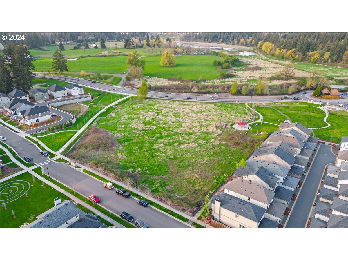 28395 SW VILLEBOIS DR N