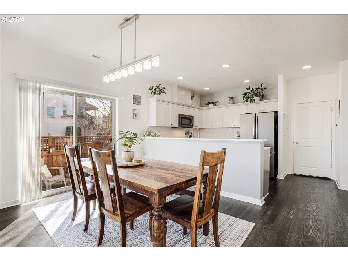 28395 SW VILLEBOIS DR N