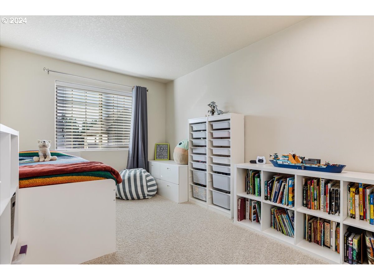 28395 SW VILLEBOIS DR N