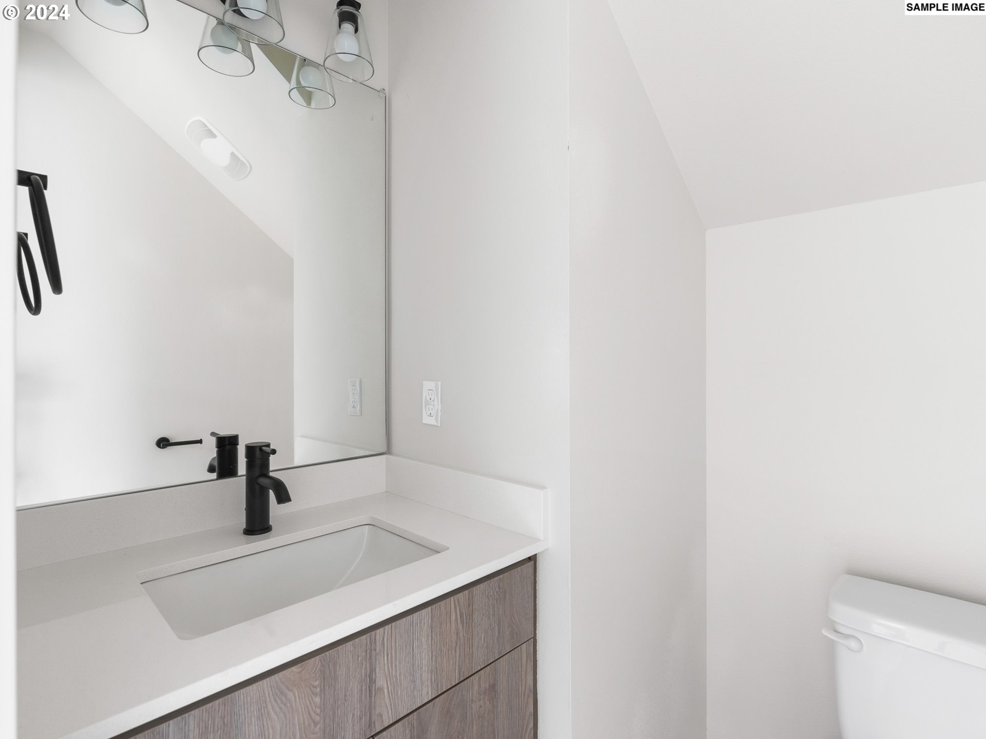 5542 SE Center ST 2, Portland Unit: 2