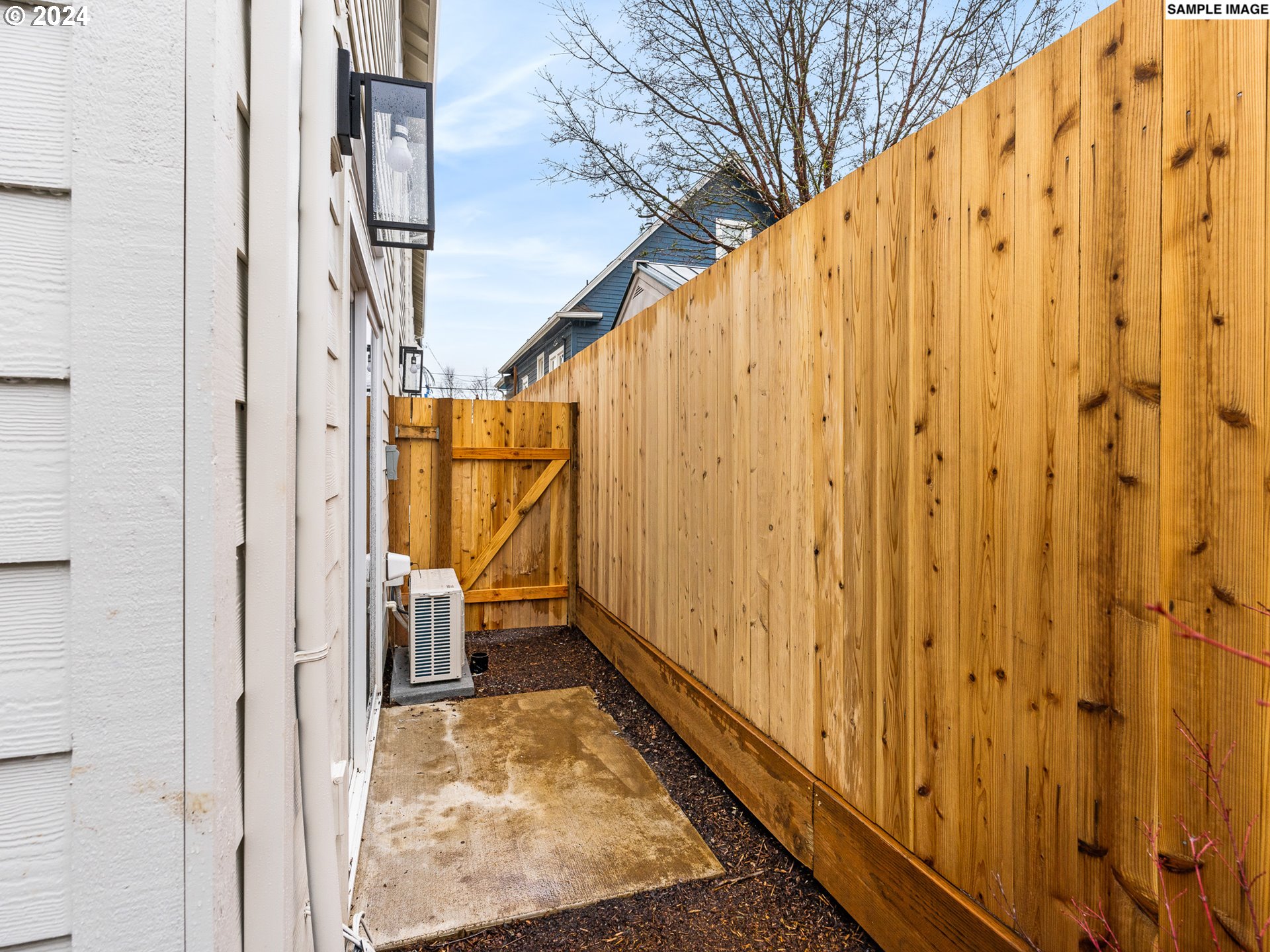 5542 SE Center ST 2, Portland Unit: 2