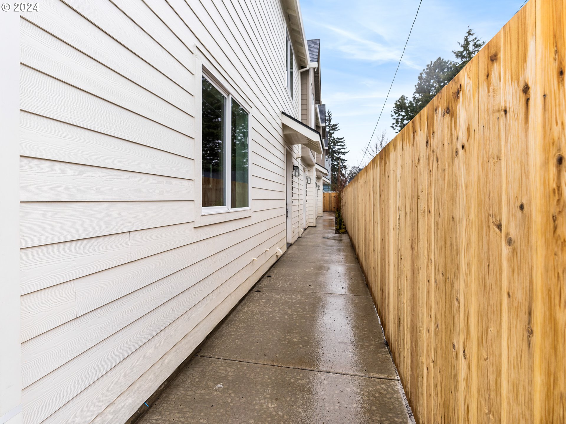 5542 SE Center ST 2, Portland Unit: 2