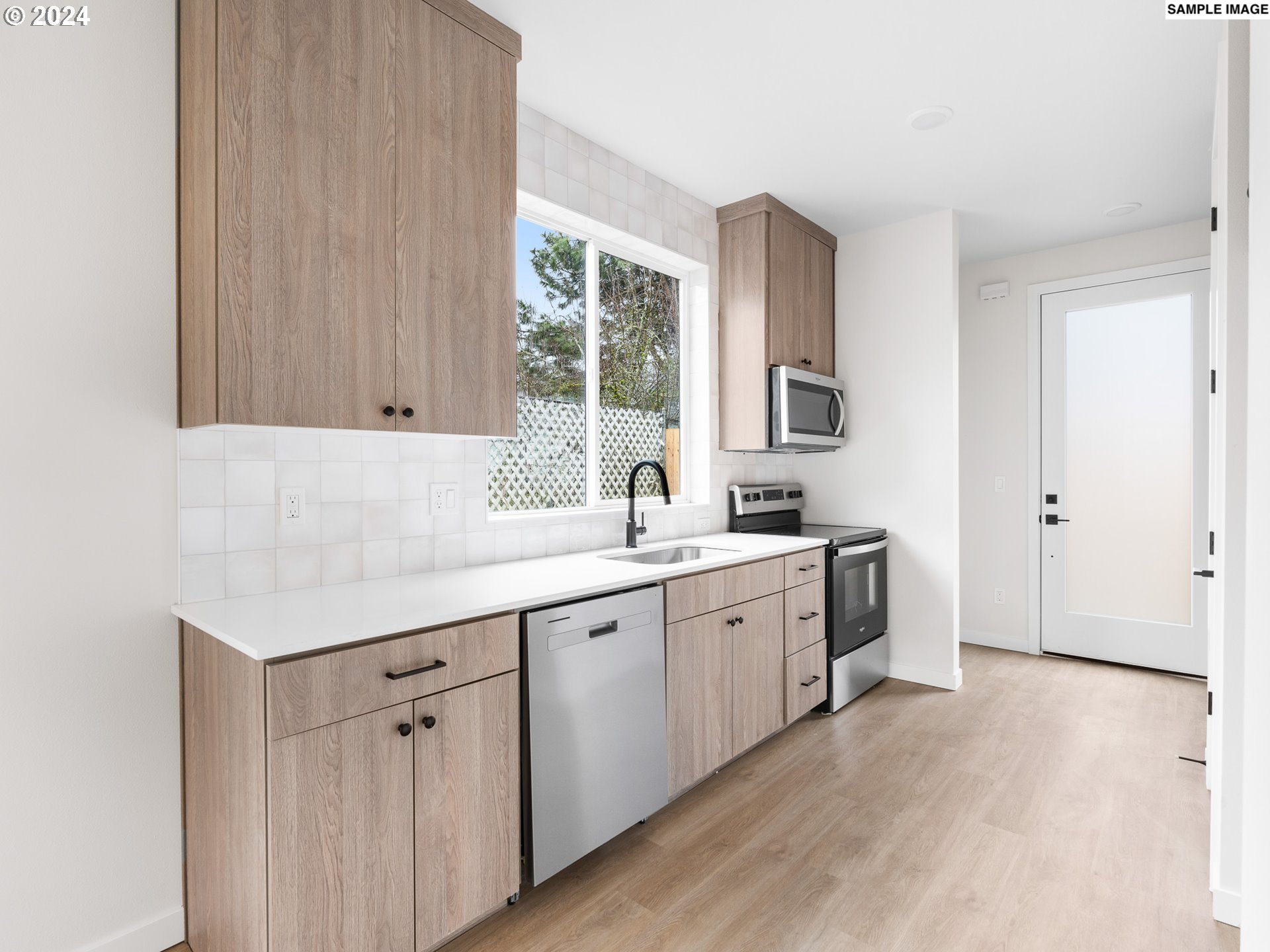 5542 SE Center ST 2, Portland Unit: 2