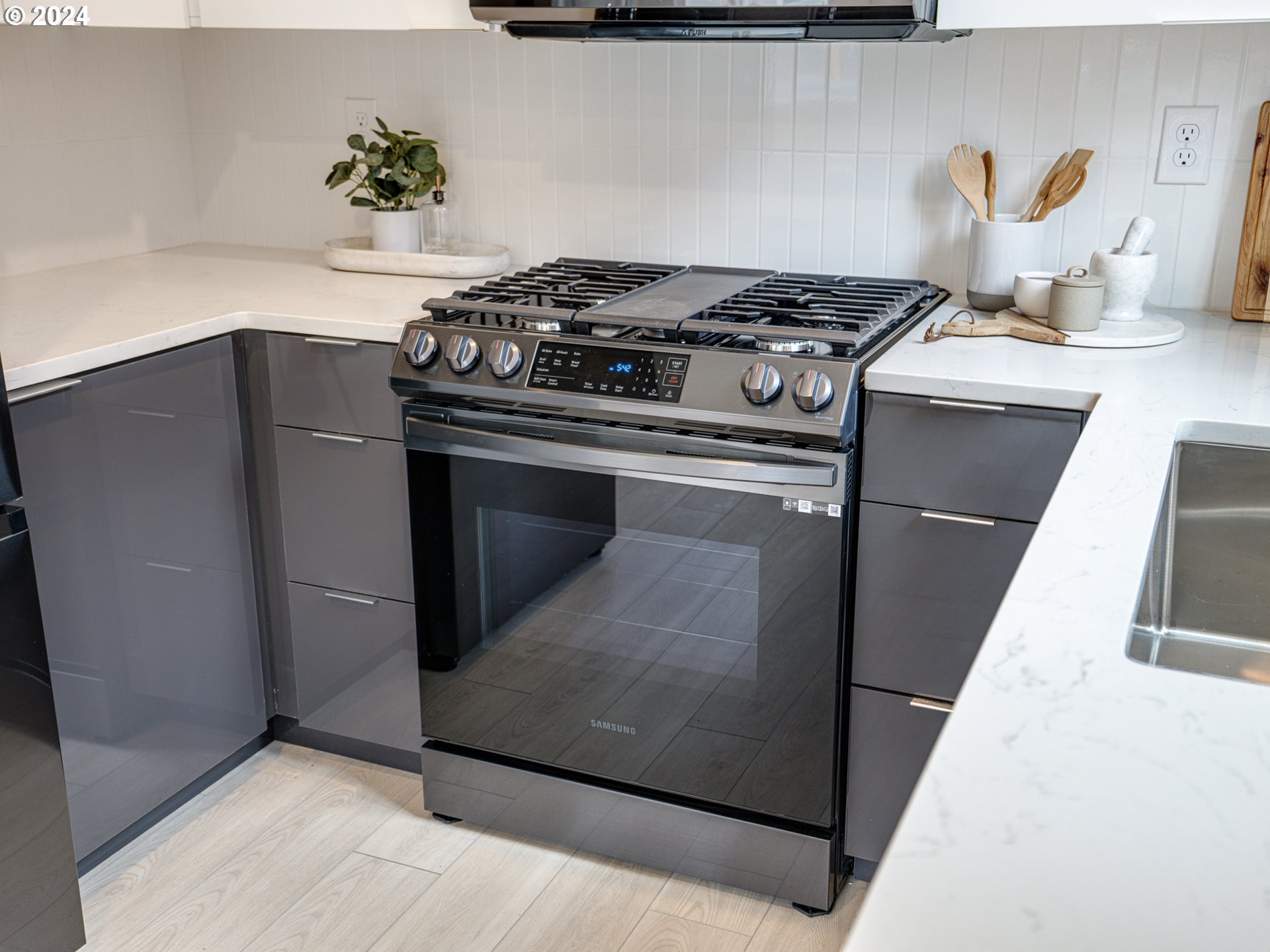 5922 N Michigan AVE 1