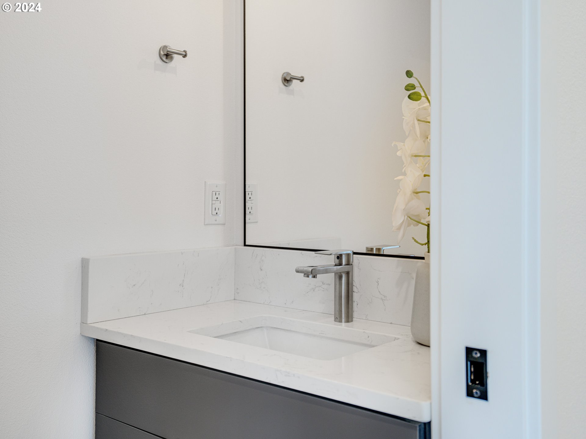 5922 N Michigan AVE 1