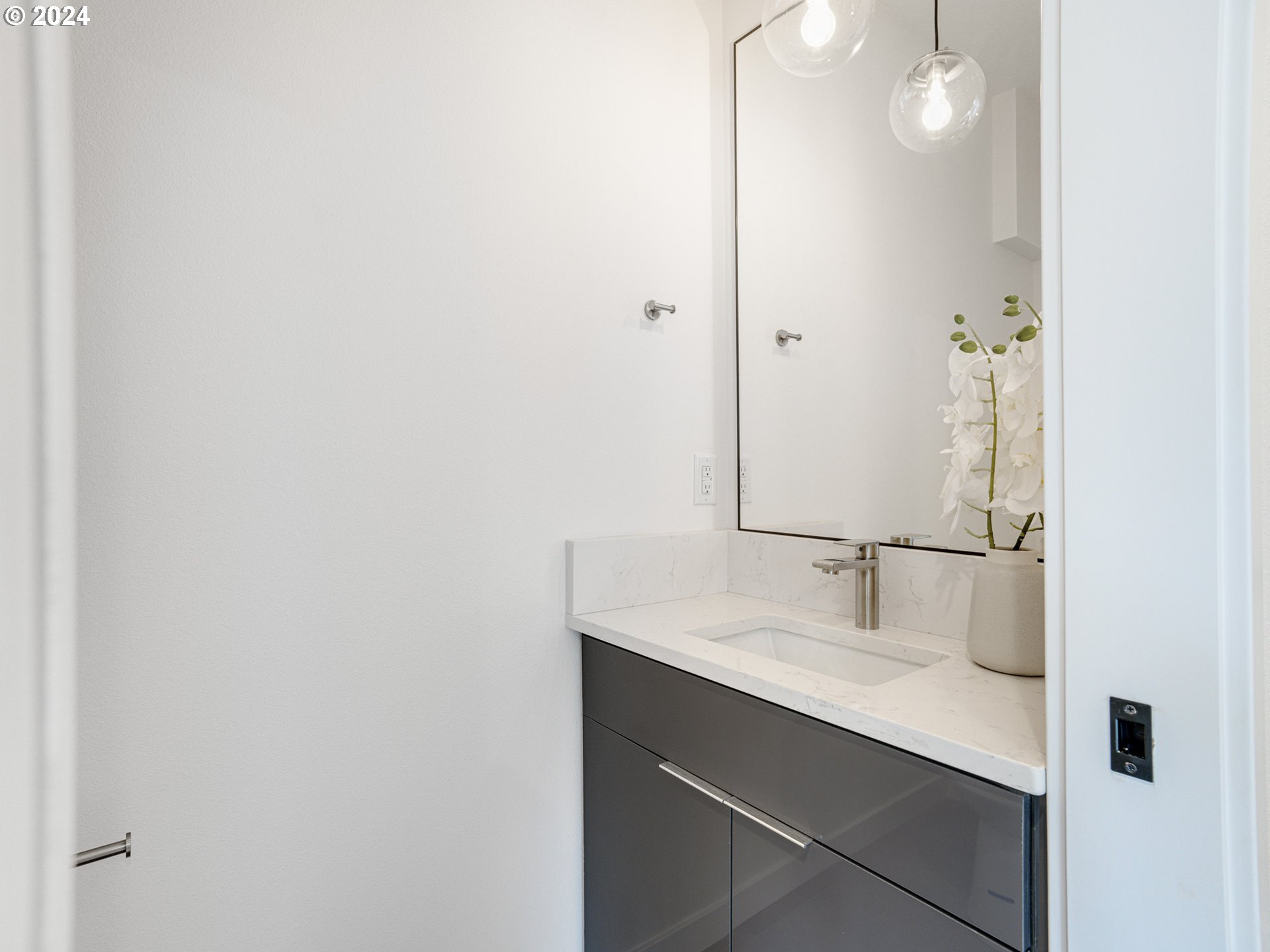 5922 N Michigan AVE 1