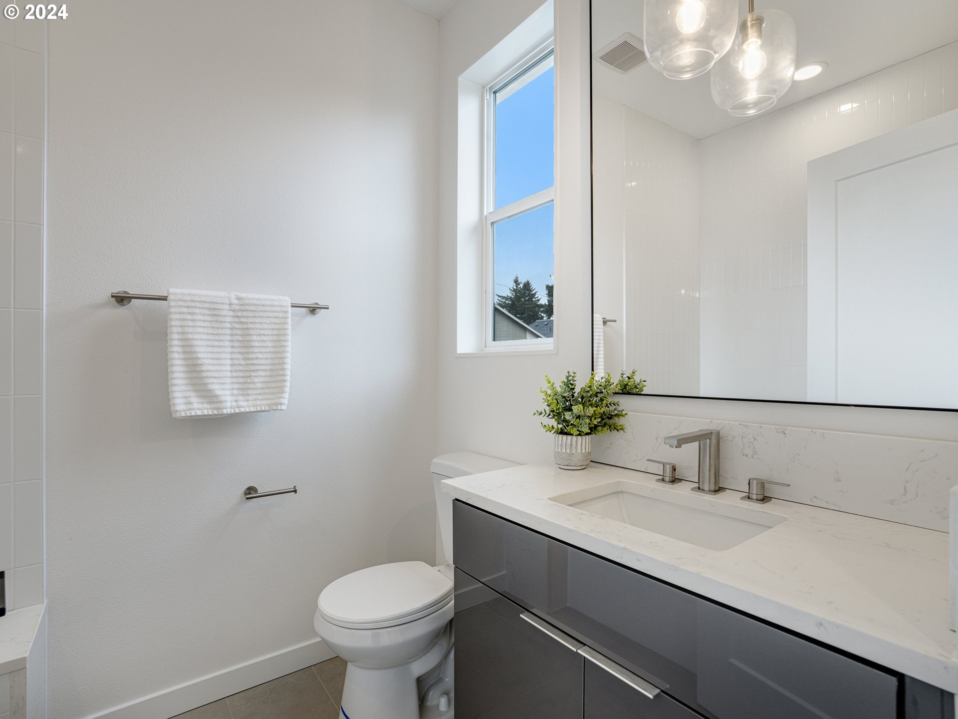 5922 N Michigan AVE 1