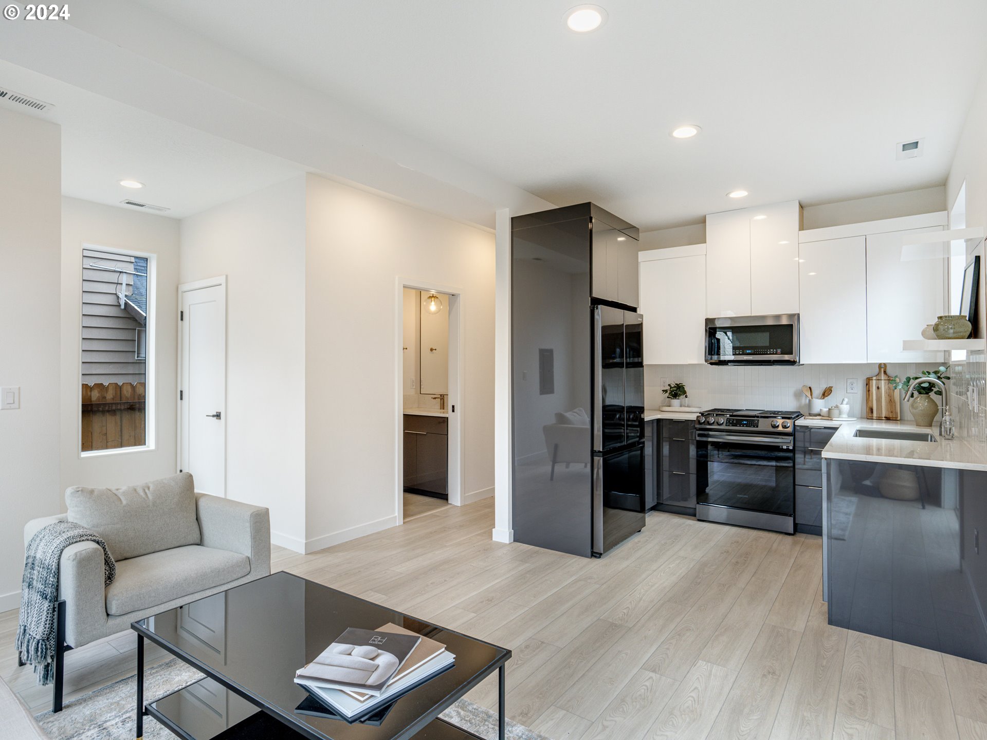 5922 N Michigan AVE 1