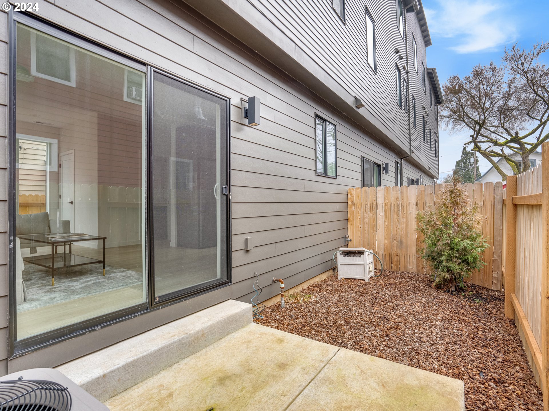 5922 N Michigan AVE 1