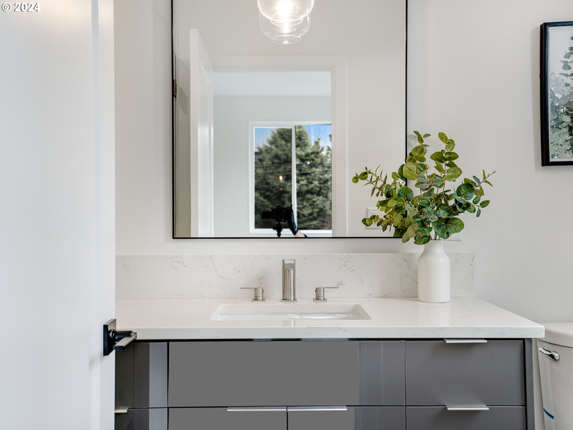 5922 N Michigan AVE 1