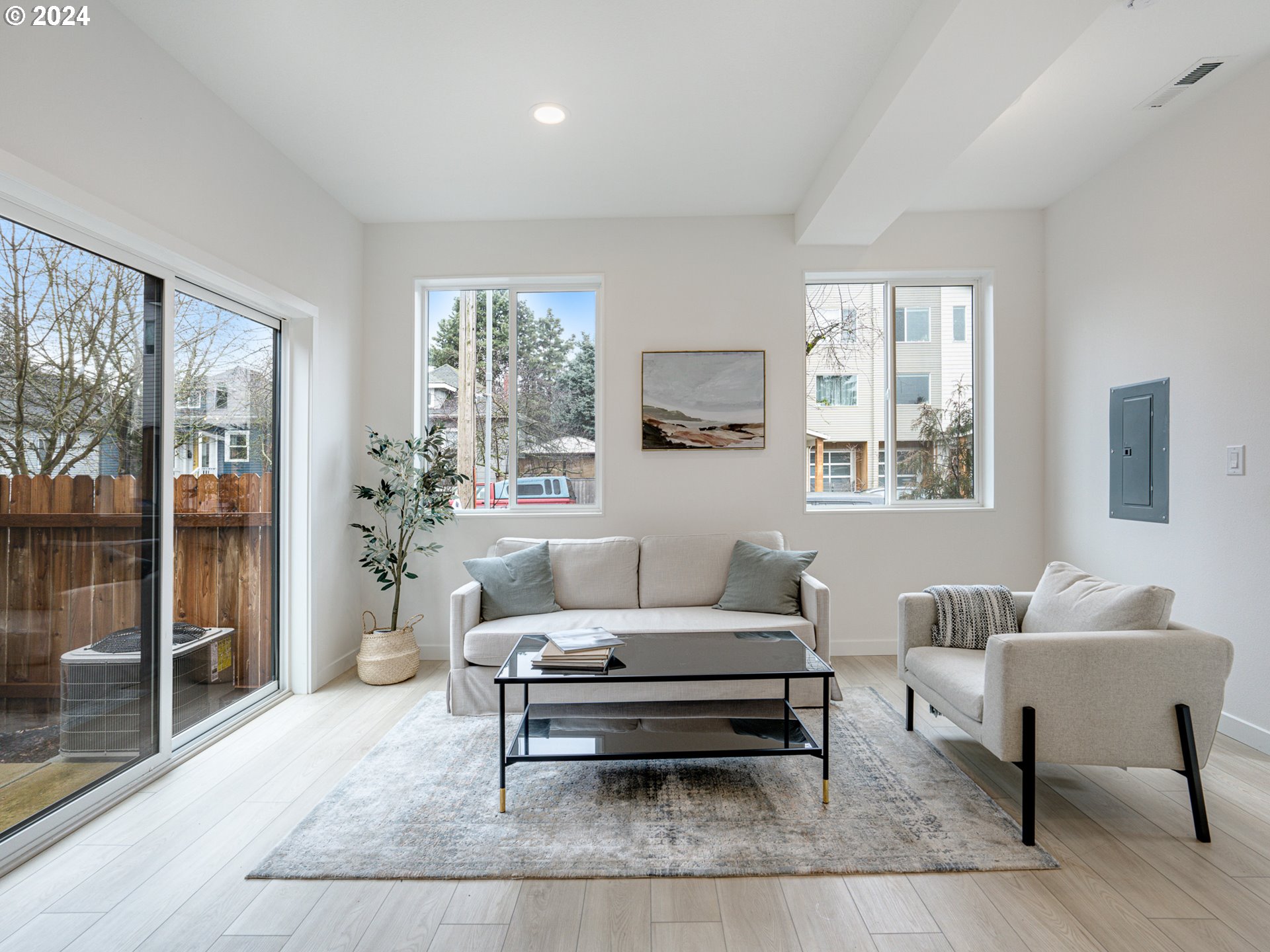 5922 N Michigan AVE 1