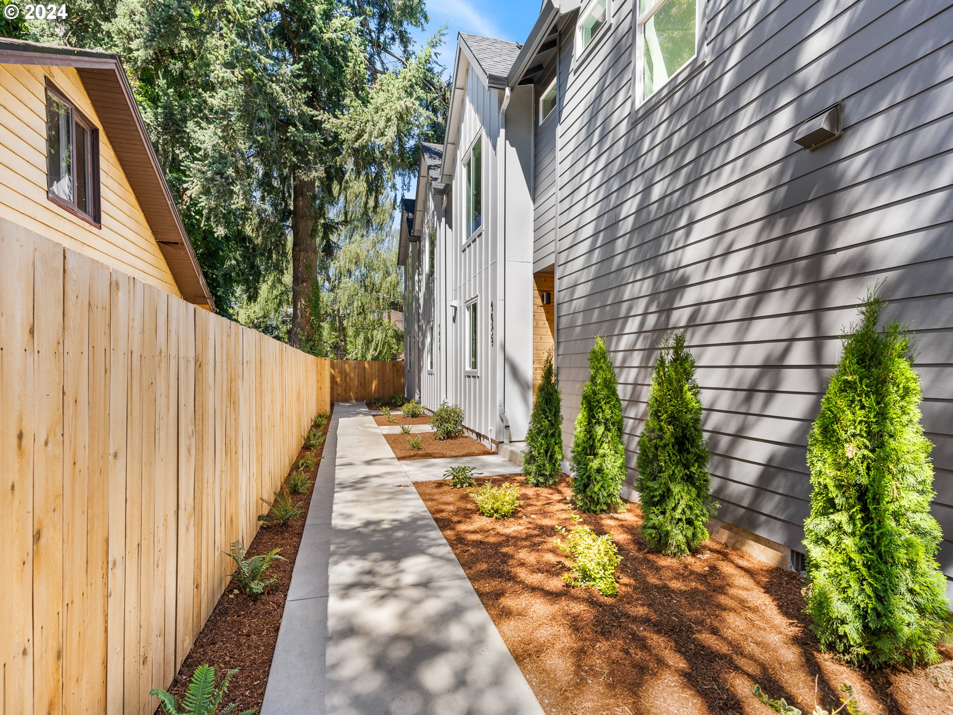 4825 N Commercial AVE 2