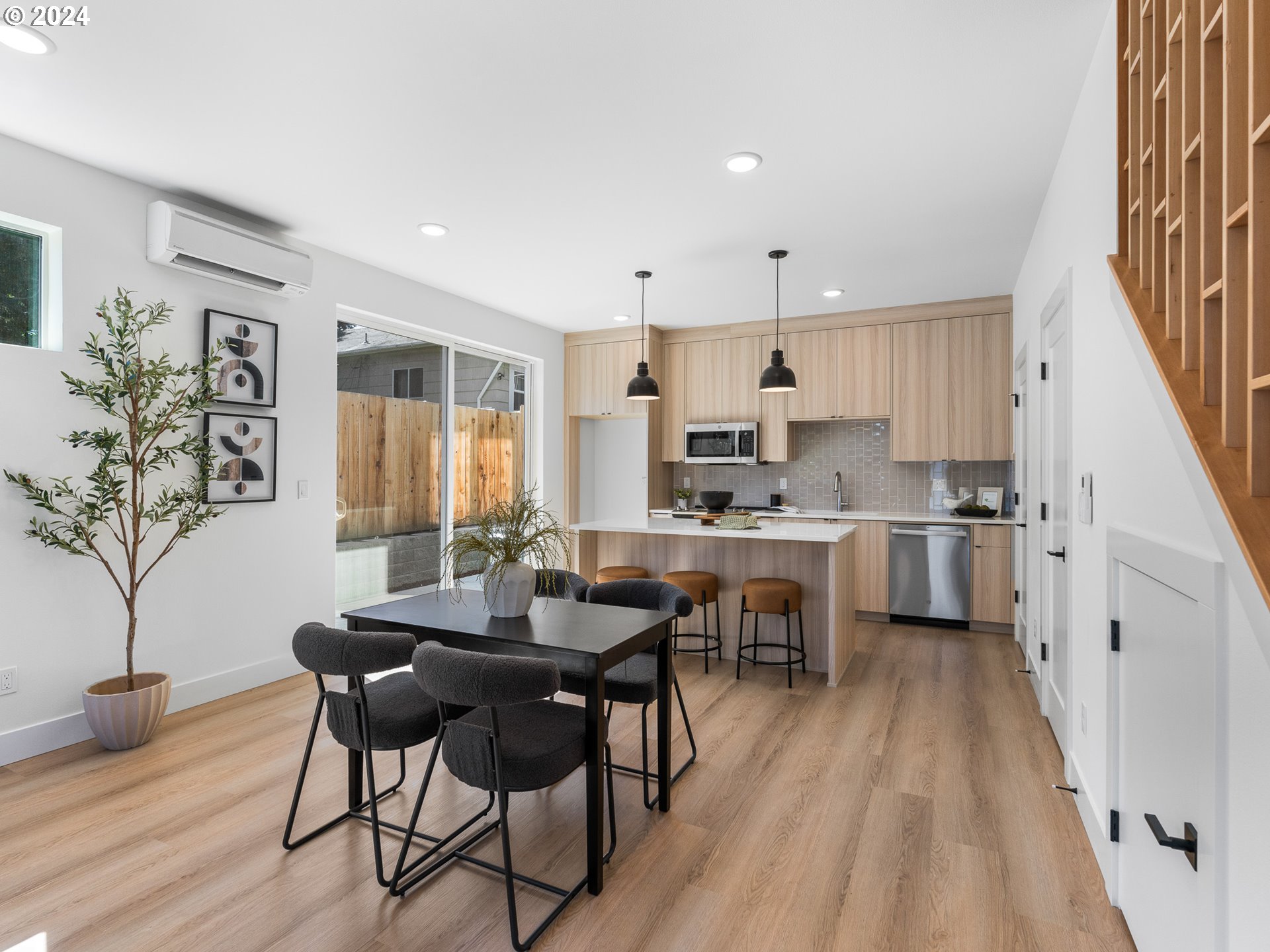 2832 SE Division ST 2