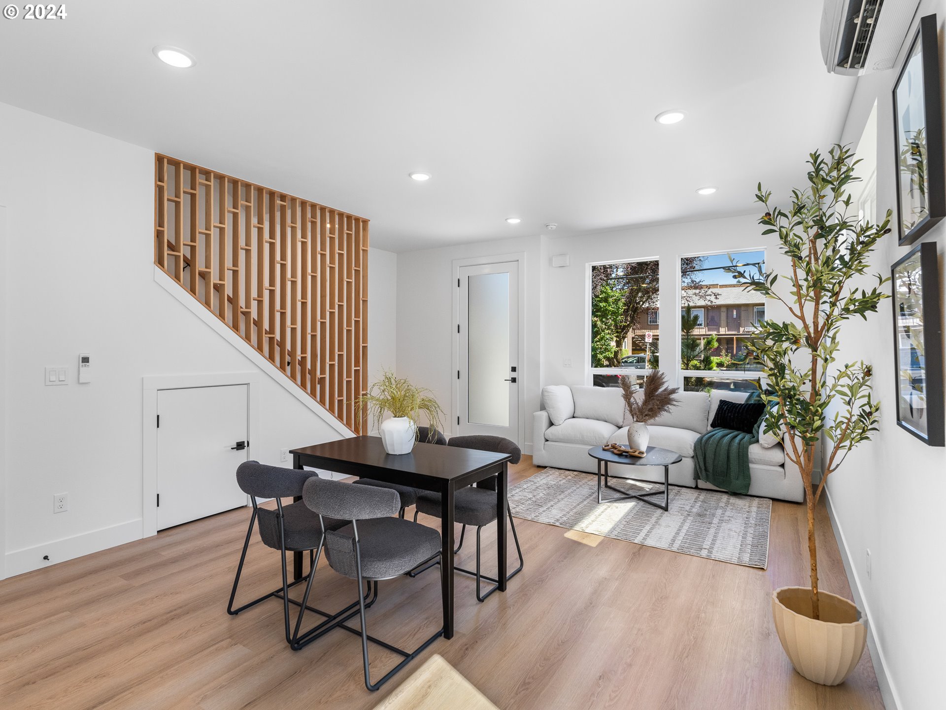 2832 SE Division ST 2