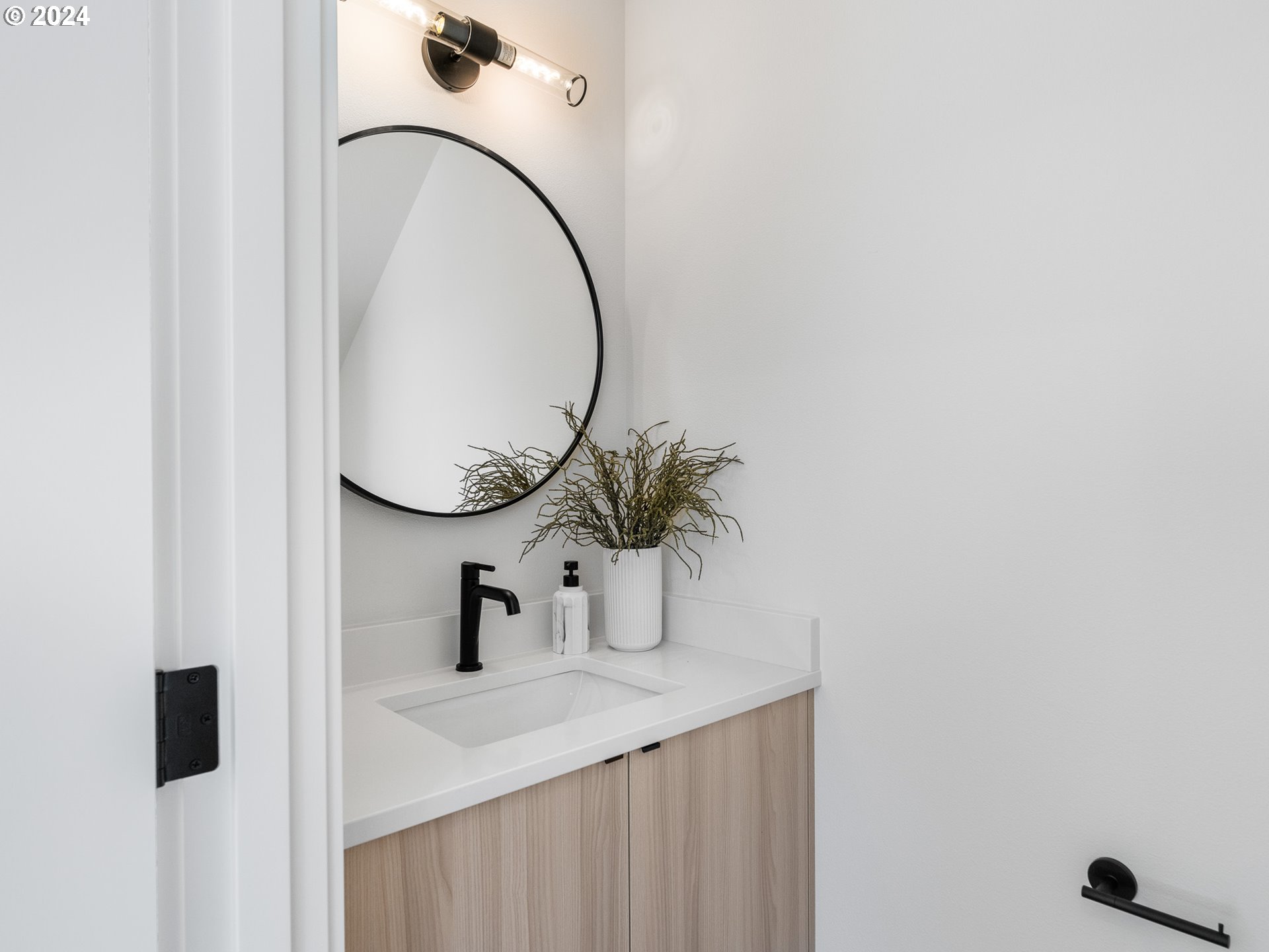 2832 SE Division ST 2