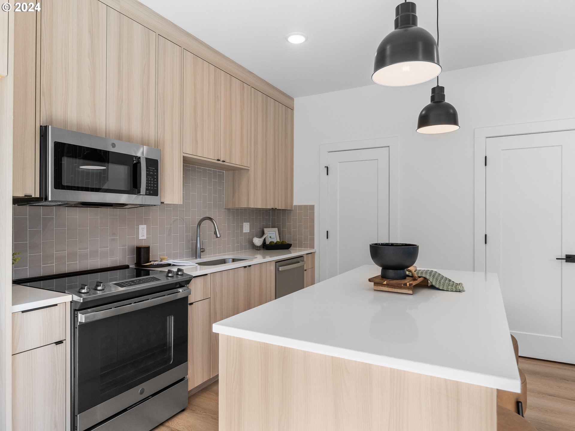 2832 SE Division ST 2