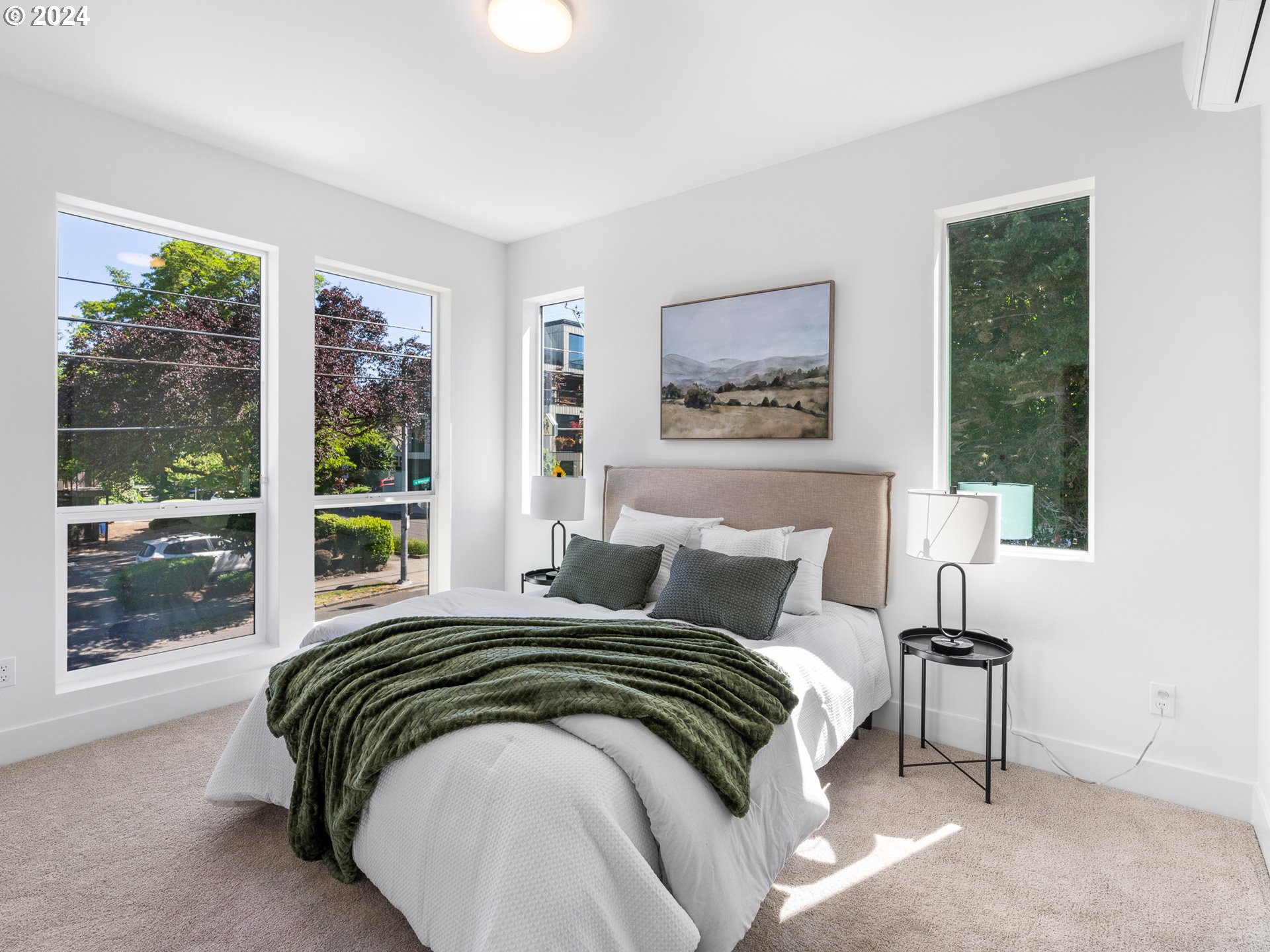 2832 SE Division ST 2